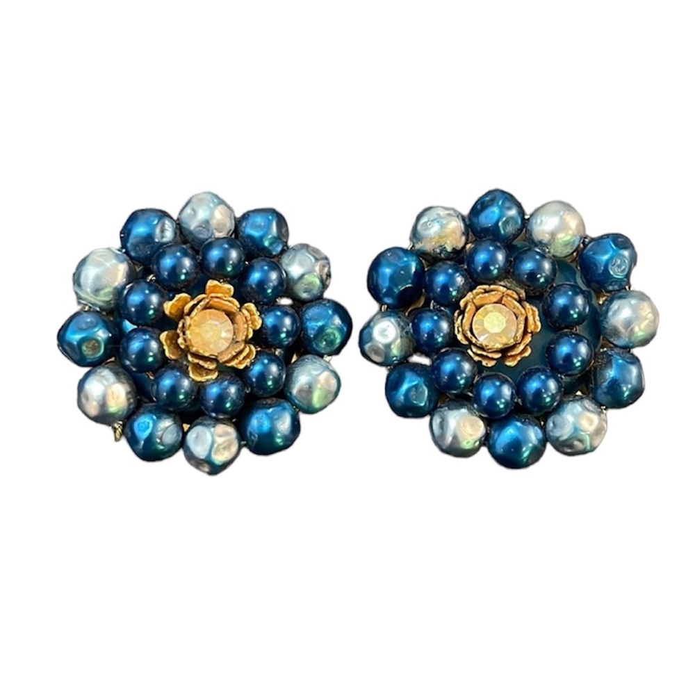 Beautiful vintage blue and gold tone clip earrings beaded rhinestone